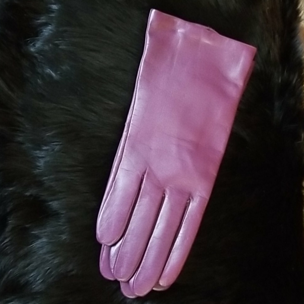 Clothes - Picture 2 of 4